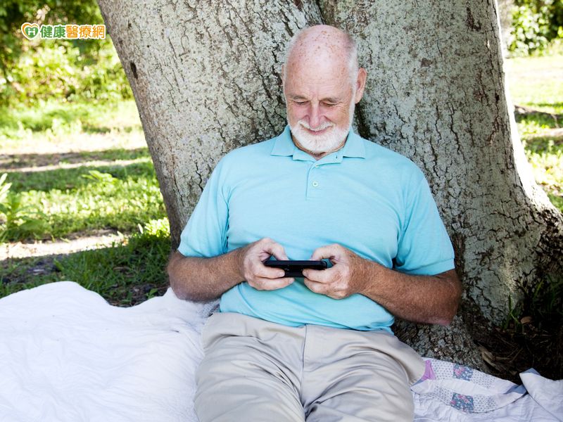 長輩擁抱通訊新科技　有助改善健康
